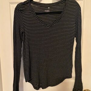 Striped V-Neck Long Sleeve Top - Black & White Striped